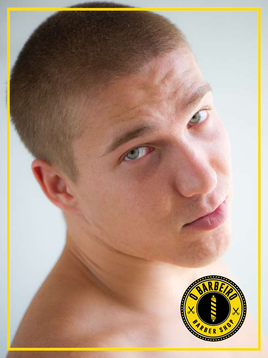 corte de cabelo militar raspado
